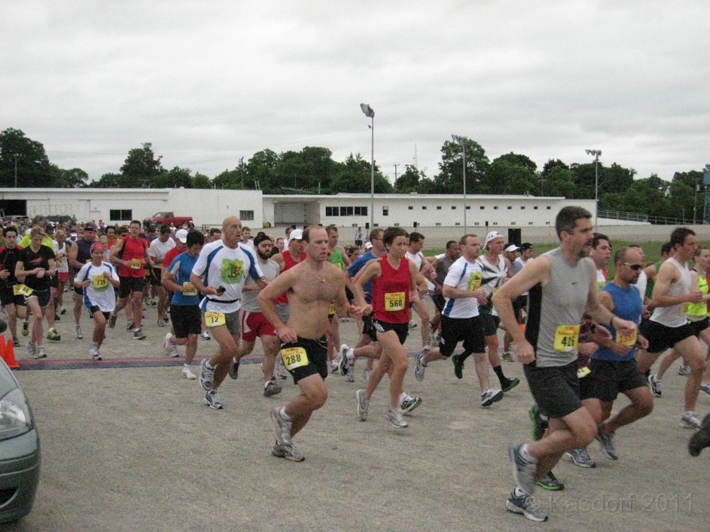 Solstice Run 2011 10M 010.JPG - The 2011 Solstice 10 Mile race in Northville Michigan. Once around the horse race track then through the neighbourhoods. Finish in the park downtown.
